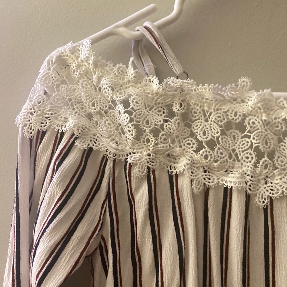 Off-shoulder Hollister top ,MAROON, WHITE,RED